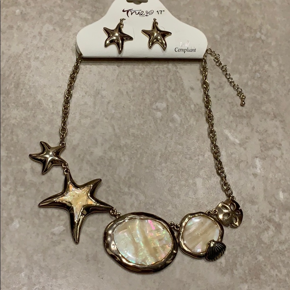 Sun and sea outfitters earring and necklace set